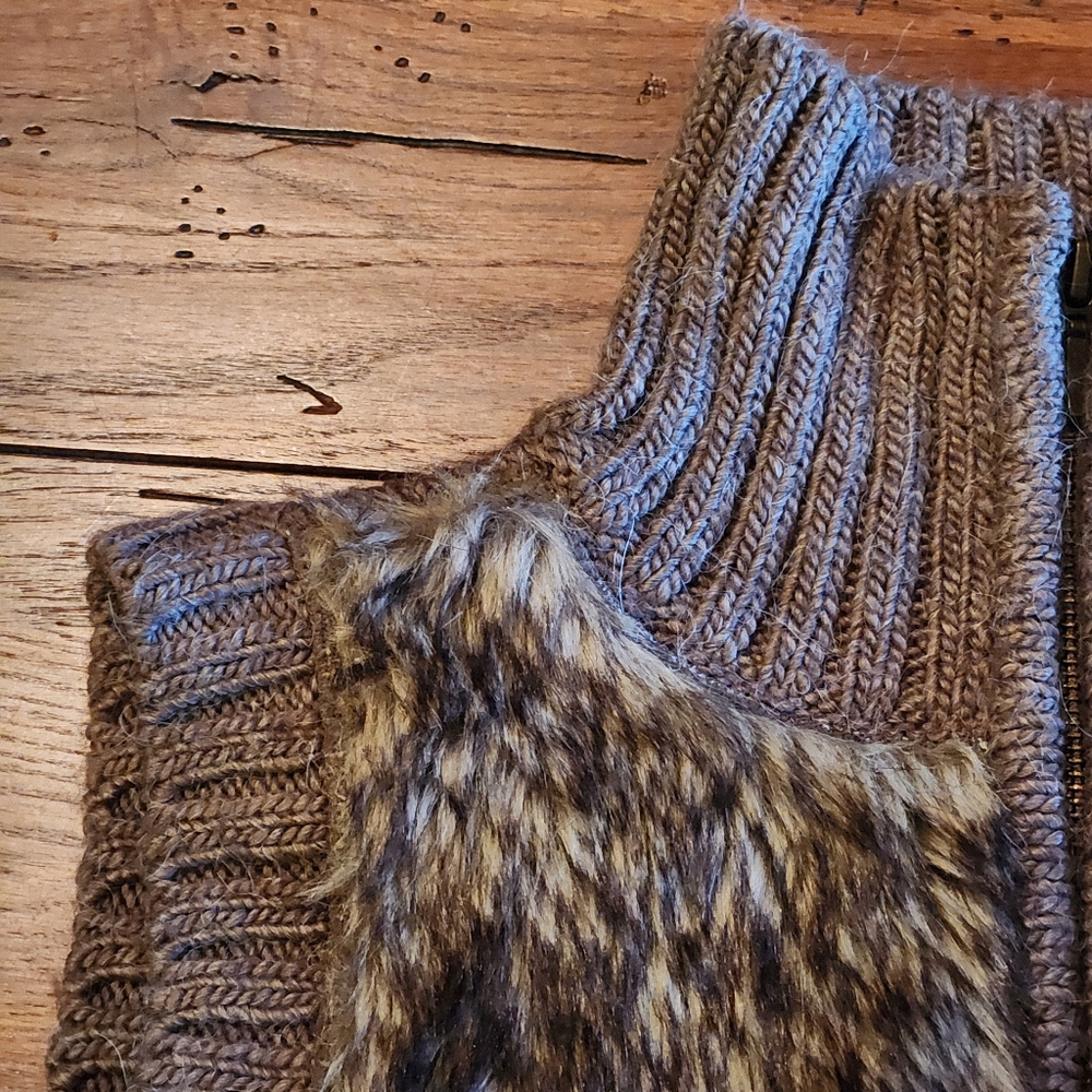 CAbi Alpaca Wool Blend Faux Fur Sweater Vest Sz S | Style 167 - Picture 7 of 13